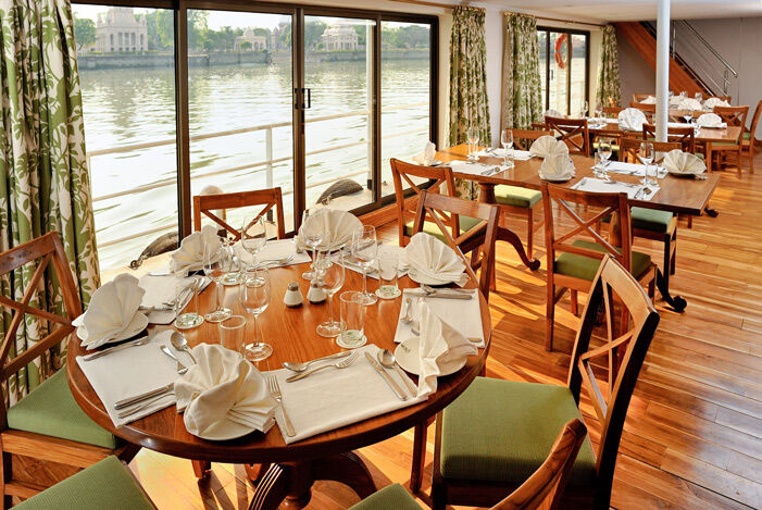 Bateau Rajmahal - restaurant